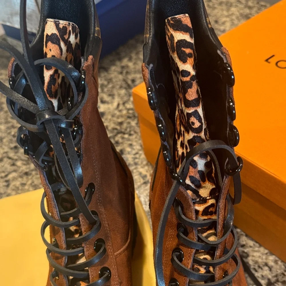 Brown and Black Leopard Boots size 9 with box - Picture 7 of 14